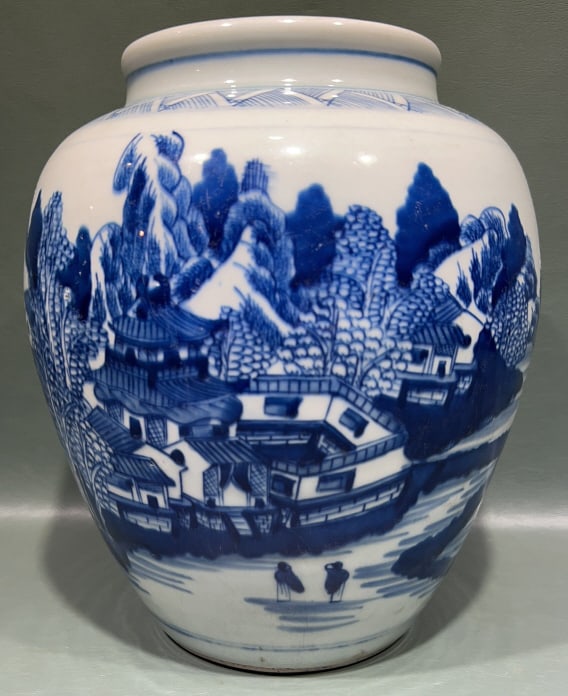 BLUE & WHITE ORIENTAL GINGER JAR: 8" X 9-1/2"