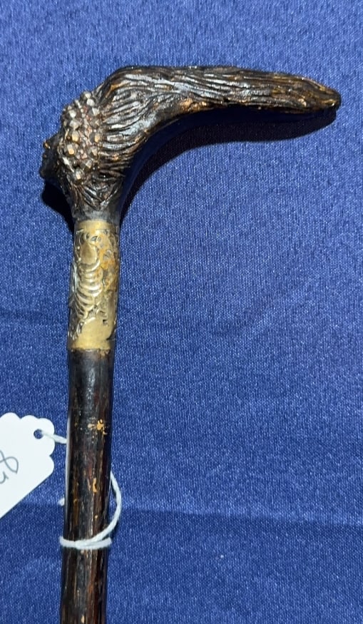 ANT. WALKING STICK W/ CARVED HEAD: 38" X 1"