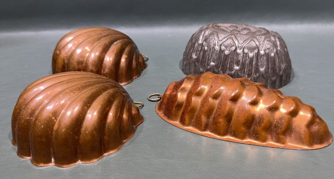 COLLECTION OF COOKING MOLDS: 8" X 5"
