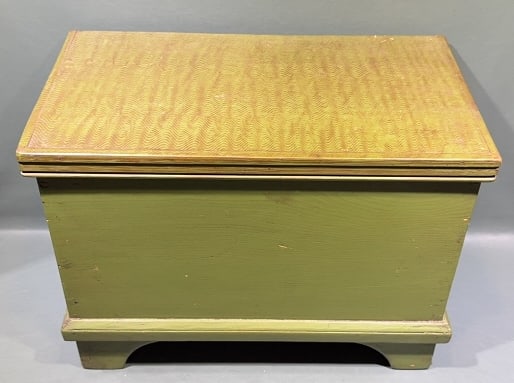 GREEN PAINTED DOVETAILED MINI BLANKET CHEST (1 of 6)