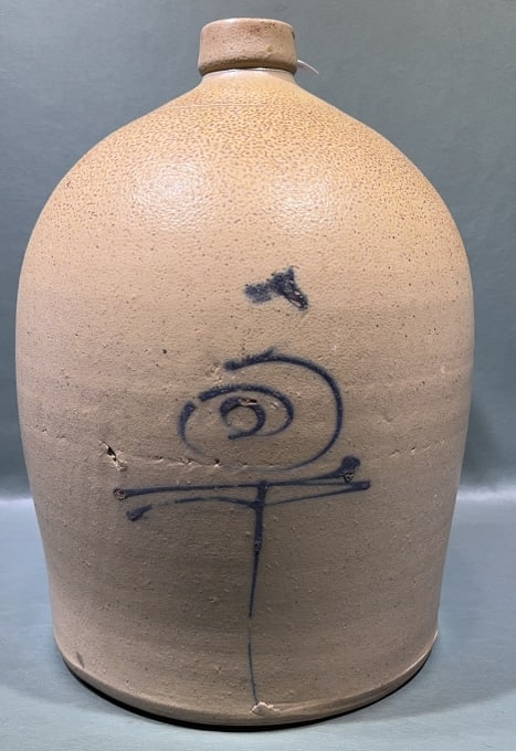 ANTIQUE BLUE DECORATED "BEE STING" STONEWARE JUG: 15" X 10"