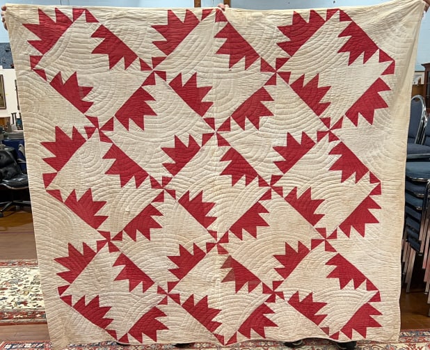 ANTIQUE HAND STITCHED SAW TOOTH QUILT: ~