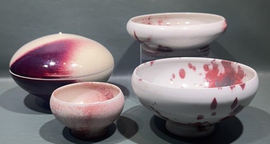 COLLECTION OF OX BLOOD DRIP GLAZE CERAMIC BOWLS (1 of 6)