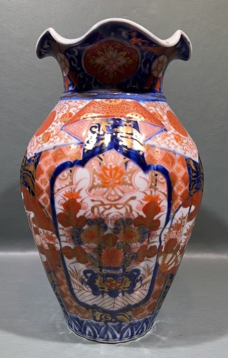 LARGE ANTIQUE AMARI VASE: 8" X 13"