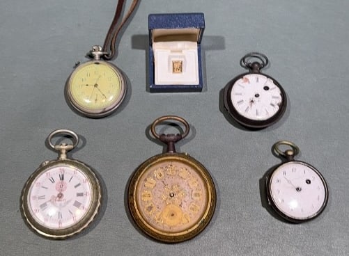 COLLECTION OF ANTIQUE POCKET WATCHES (1 of 7)