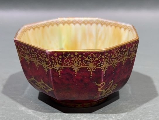 SM WEDGEWOOD FAIRYLAND LUSTRE BOWL (1 of 4)