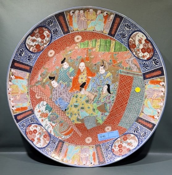 LARGE ANTIQUE JAPANESE IMARI CHARGER (1 of 12)
