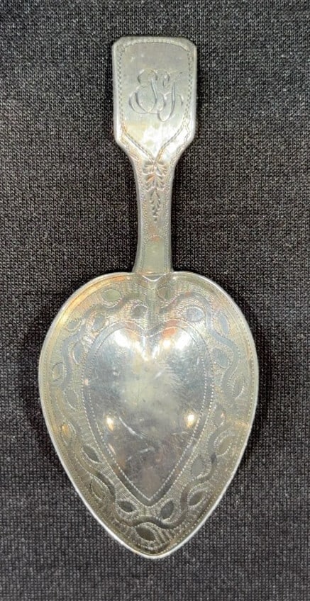 ANTIQUE ENGLISH HEART SHAPED STER. TEA CADDY SPOON (1 of 4)