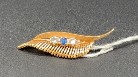 14KT GOLD LEAF PIN: 4g