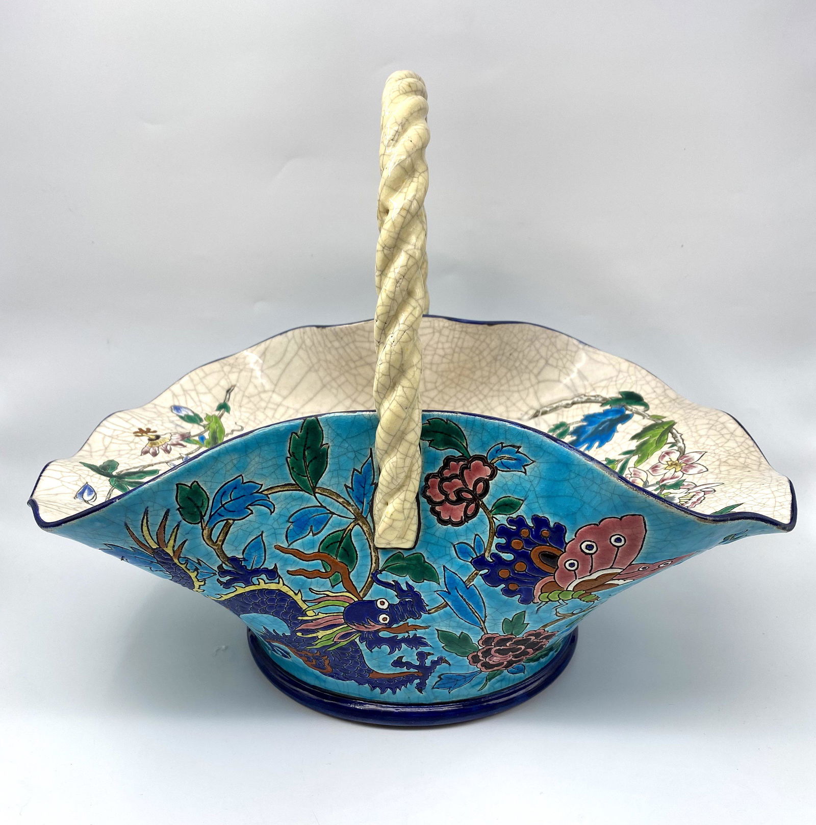 Scalloped Longwy Bride Basket (1 of 9)