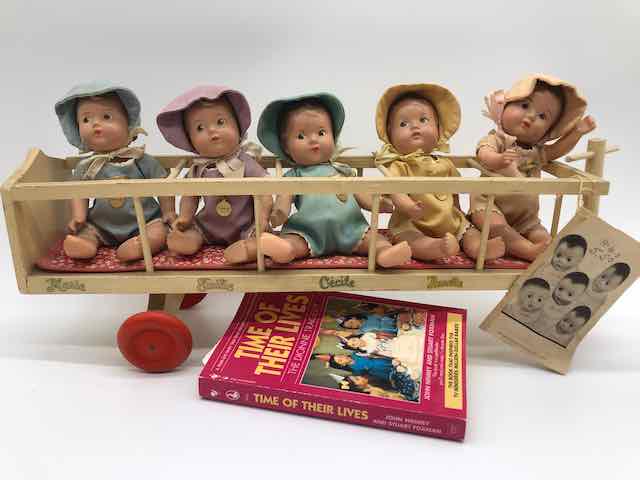 Dionne Quintuplets Dolls In Wagon. Madam Alexander. (1 of 13)