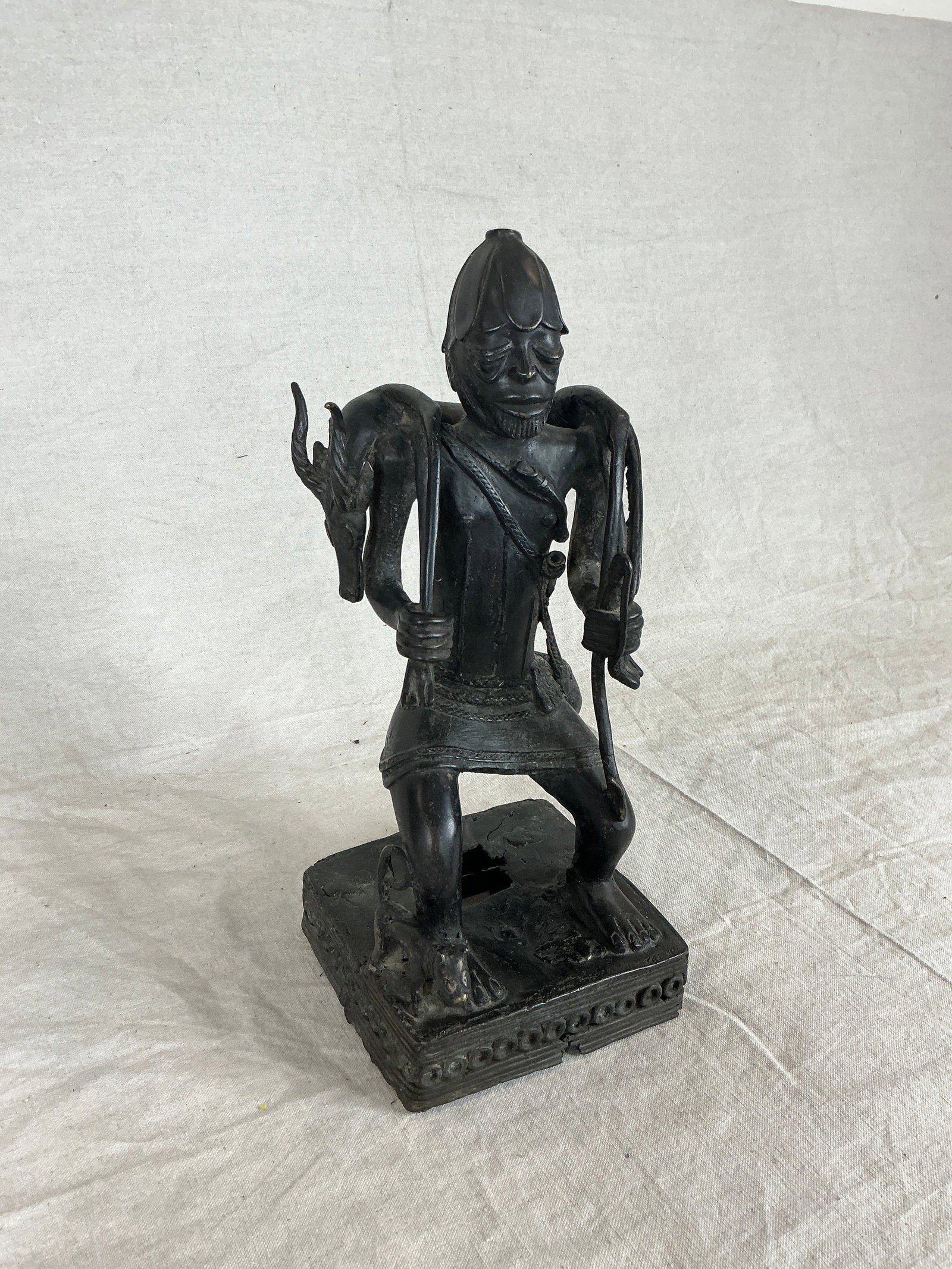 Hunter statue - 3
