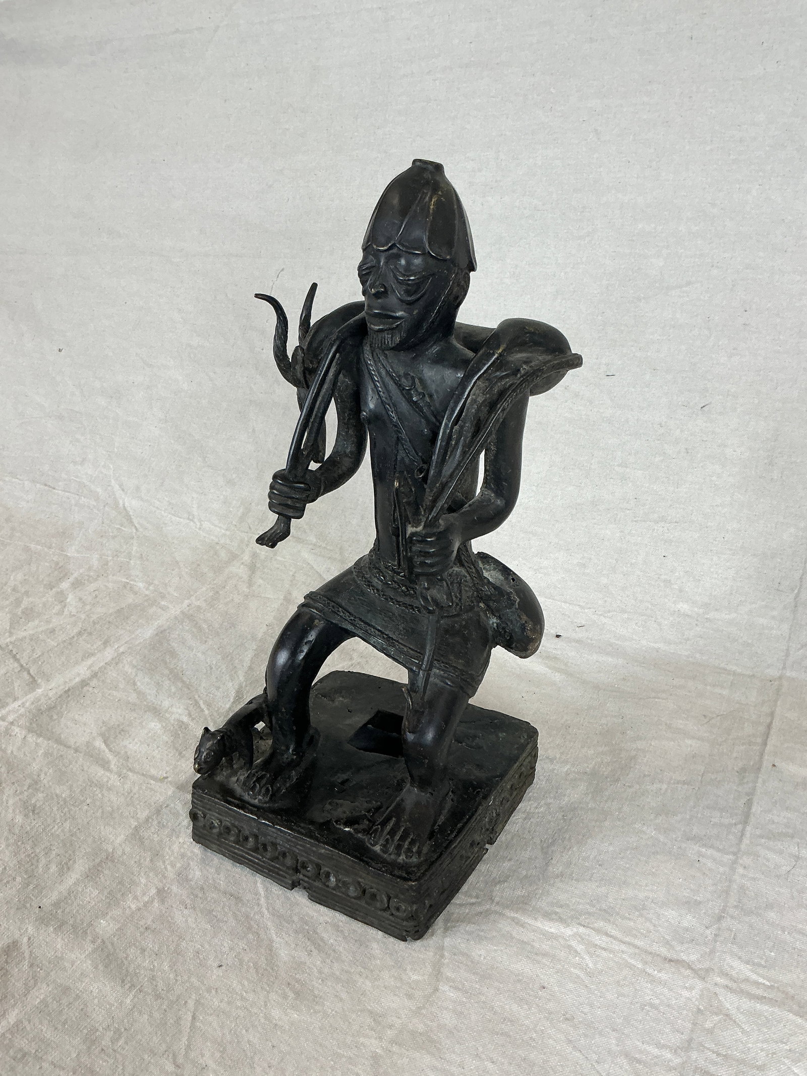 Hunter statue - 4