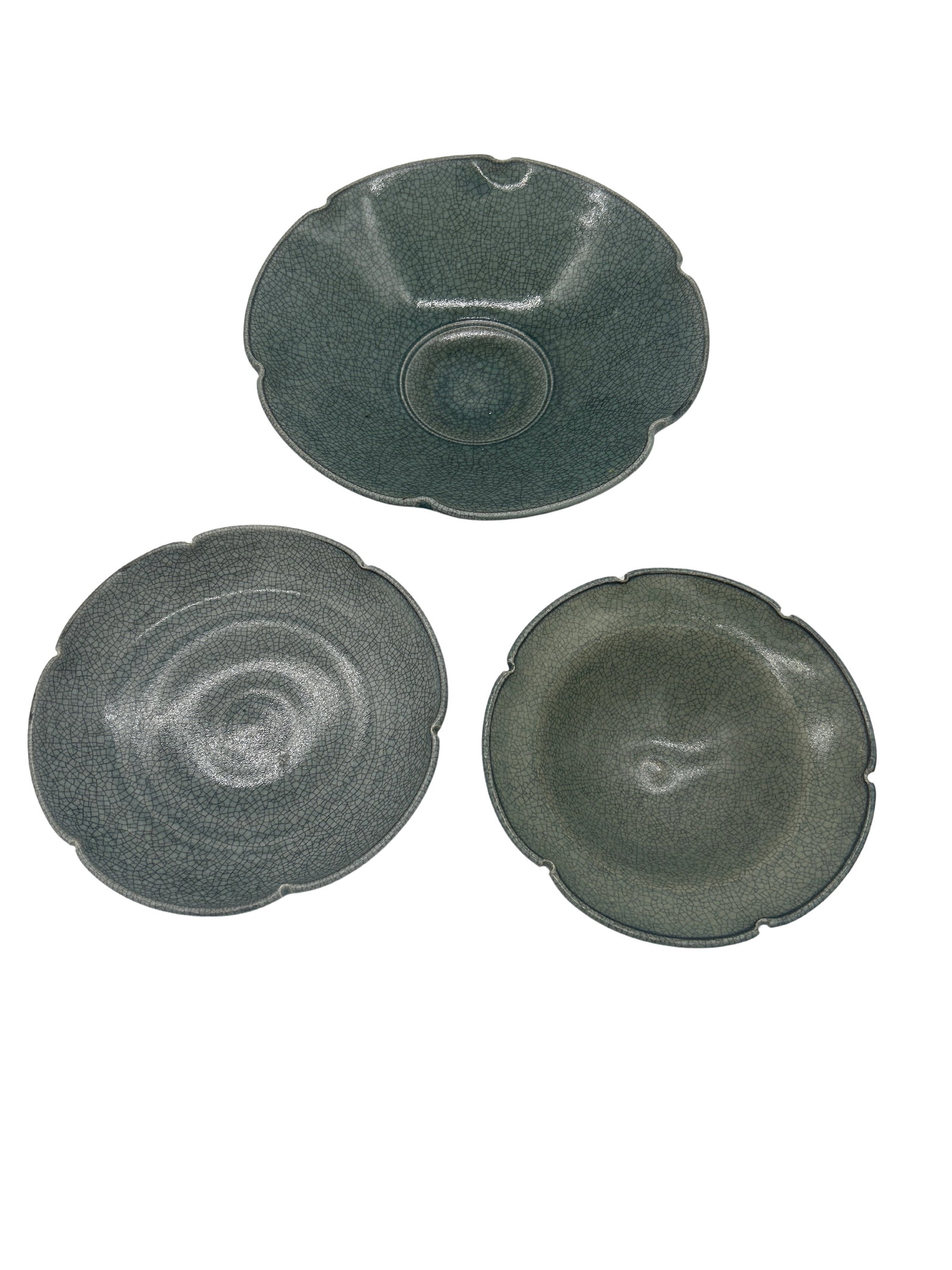 Stackable Ceramic Crackle Glaze Blue Bowls - Set of 3: This elegant tri set of ceramic crackle glaze bowls showcases a refined aesthetic characterized by its distinctive blue crackle glaze finish. Each bowl in the set is designed with a scalloped edge