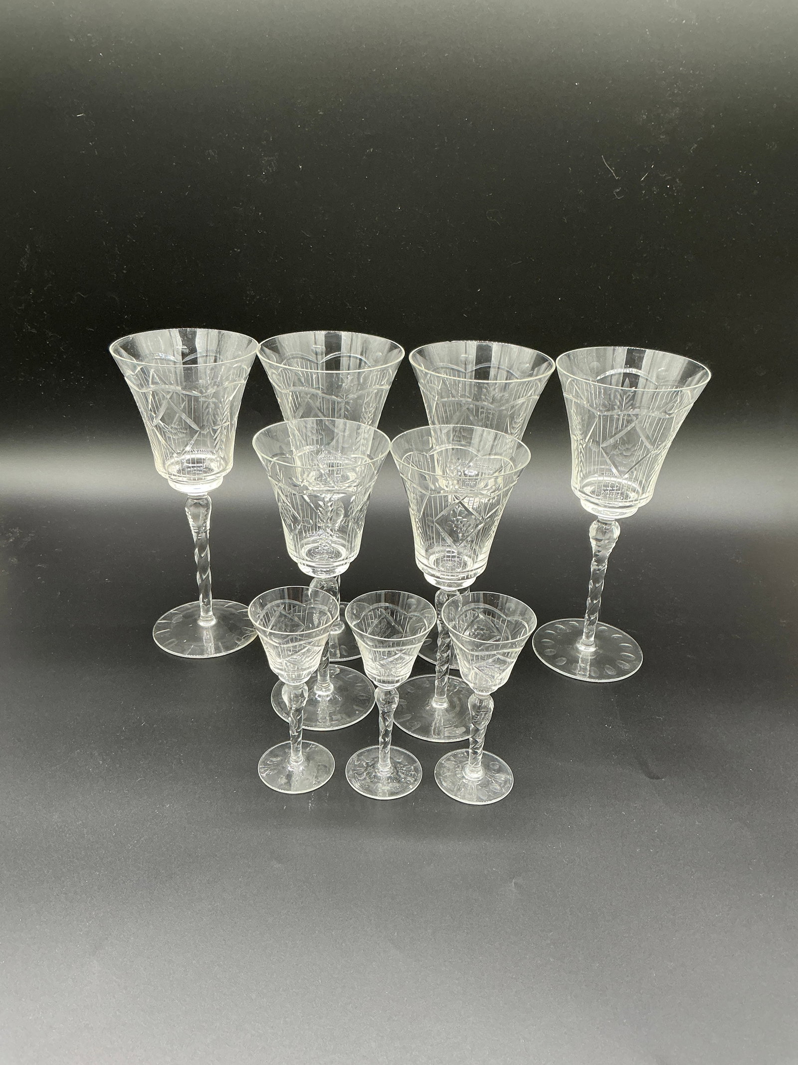 Set of 9 Etched Crystal Glasses - Floral Design, Vintage Style: This elegant set comprises 9 etched crystal glasses, seamlessly blending classic design with practical modernity. The glasses are divided into three sizes, with 3 small glasses measuring 4.75 inches, 