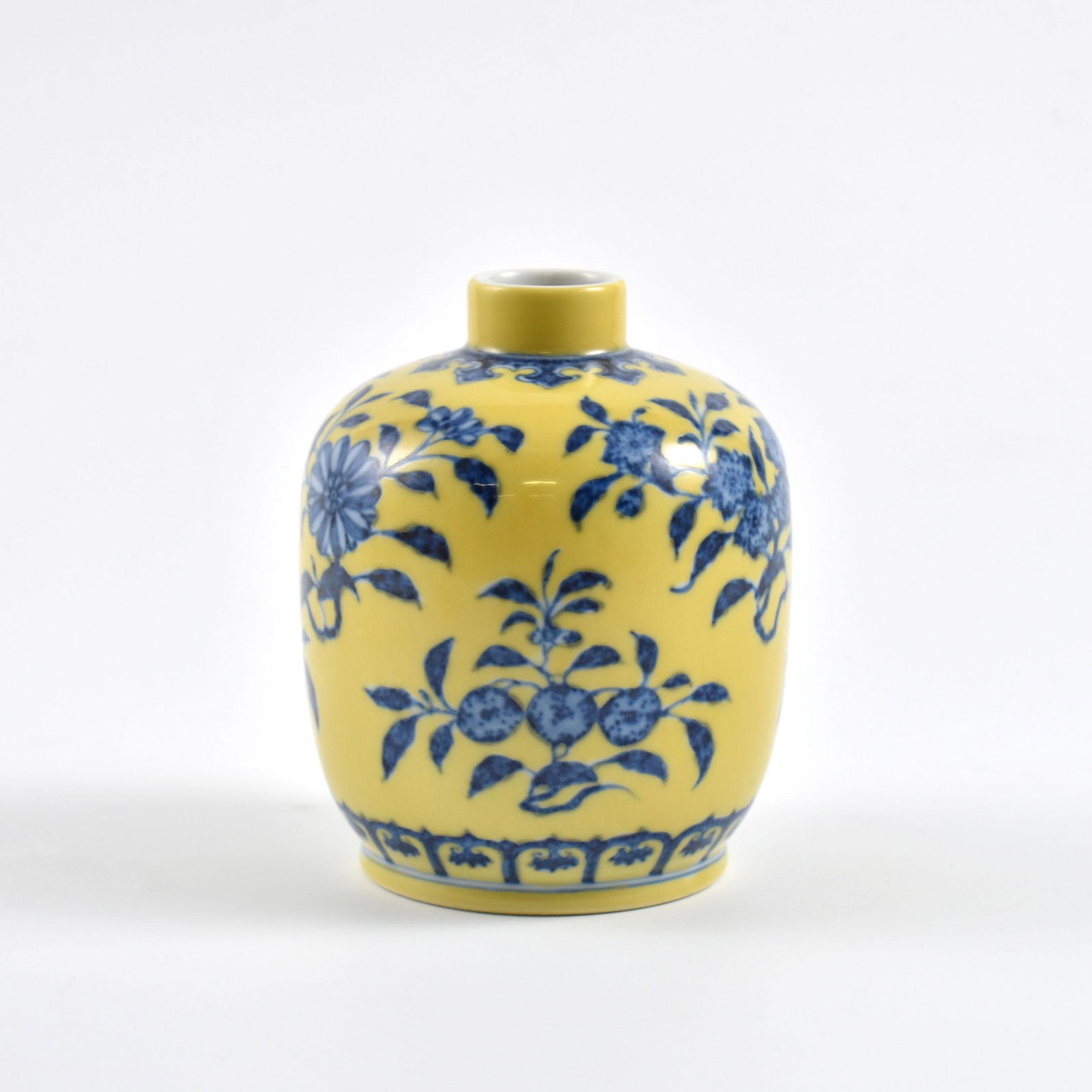 A FINE CHINESE BLUE FOLRAL ON YELLOW GROUND JAR (1 of 5)