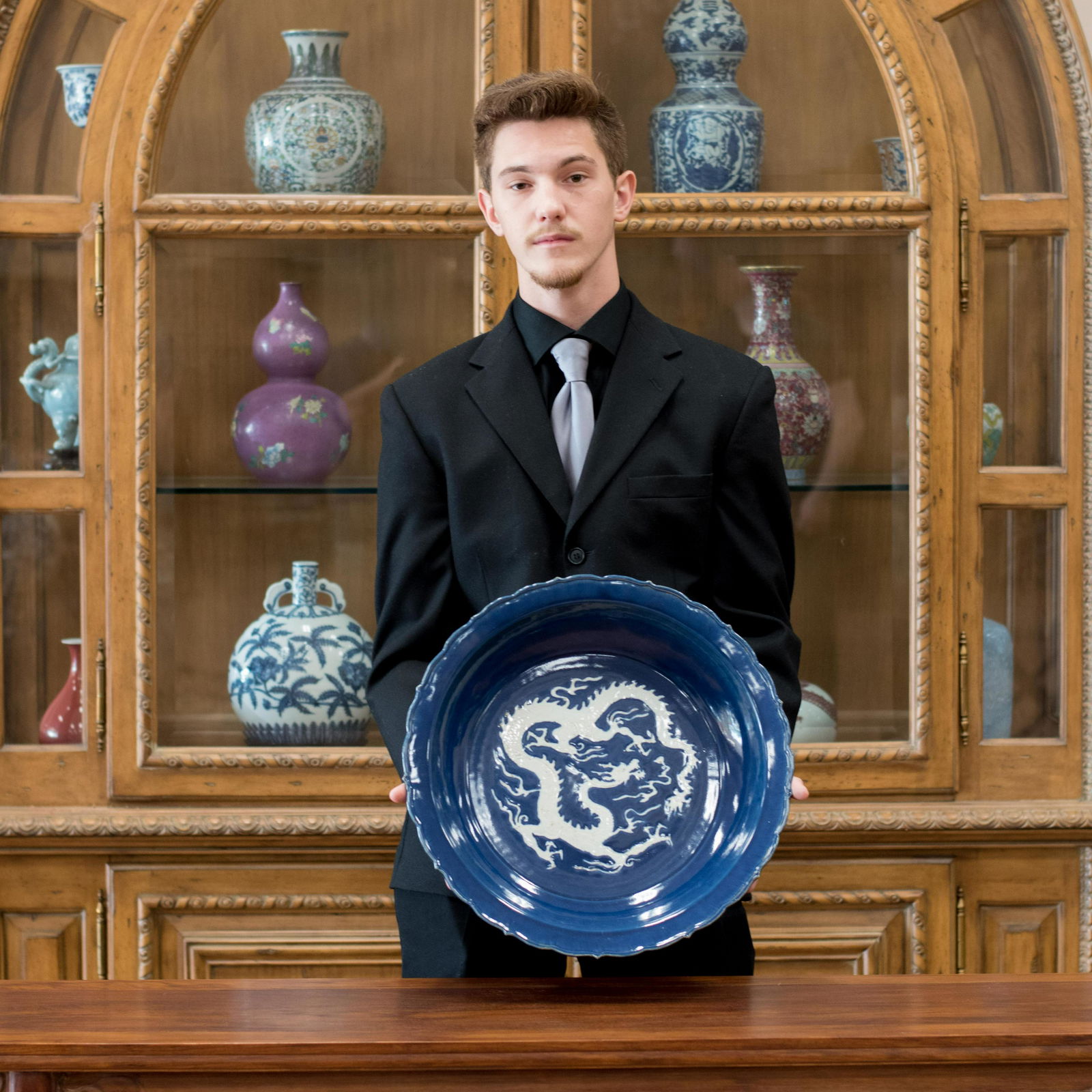 REVERSED BLUE DRAGON & SCALLOPED RIM PLATE (1 of 9)