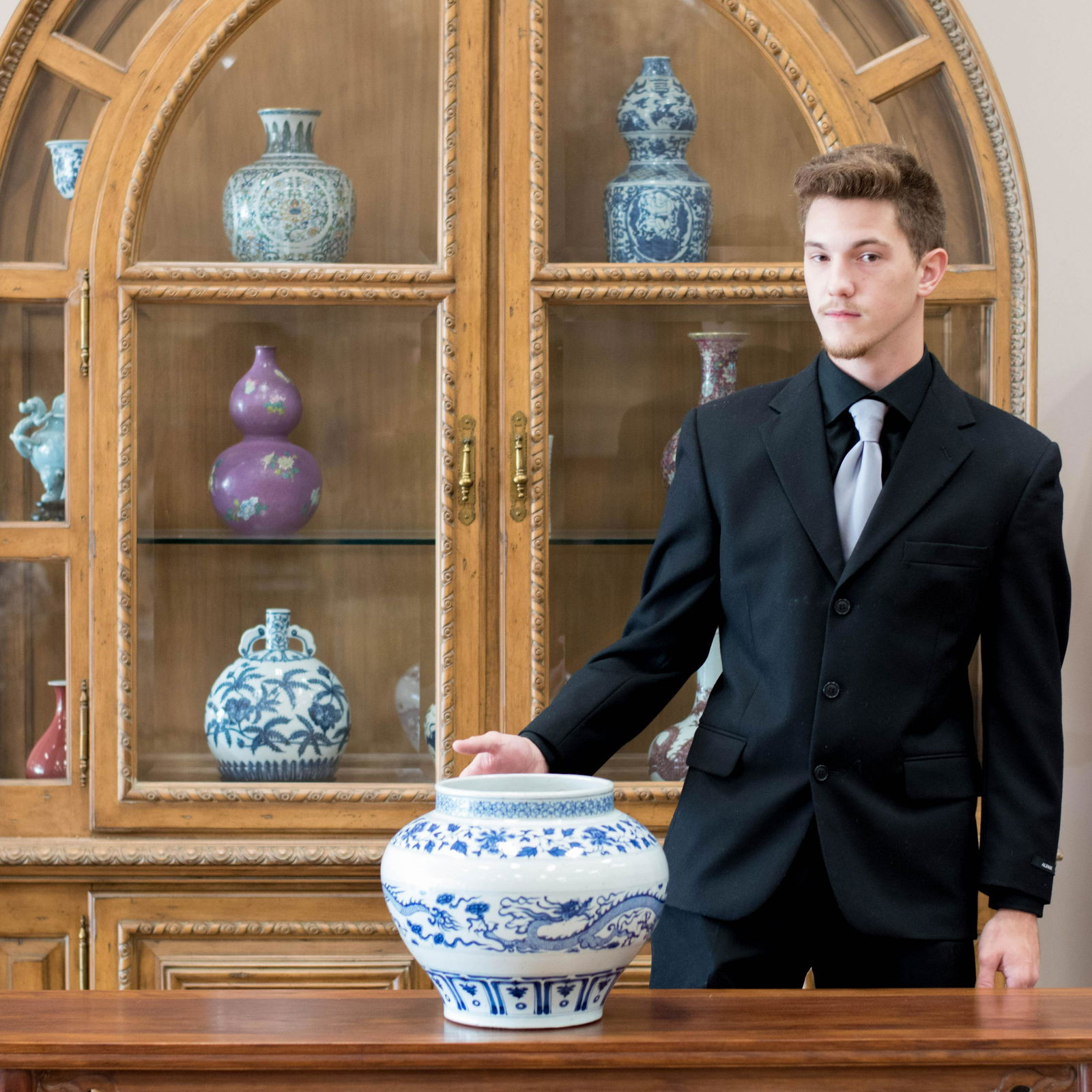 YUAN BLUE & WHITE DRAGON MOTIF JAR (1 of 10)