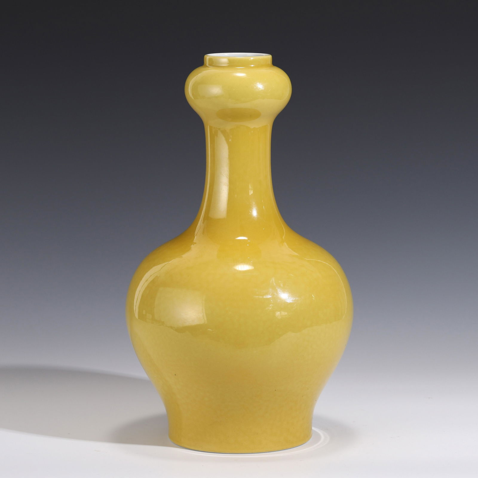EGG-YELLOW GLAZED MONOCHROME GARLIC VASE (1 of 8)