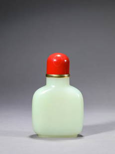 White Jade Snuff Bottle: White Jade Snuff Bottle Length:8.1cm, Width:4.2cm, Height:13cm, Detailed condition reports are not included in this catalog. For additional information, including condition reports, please contact