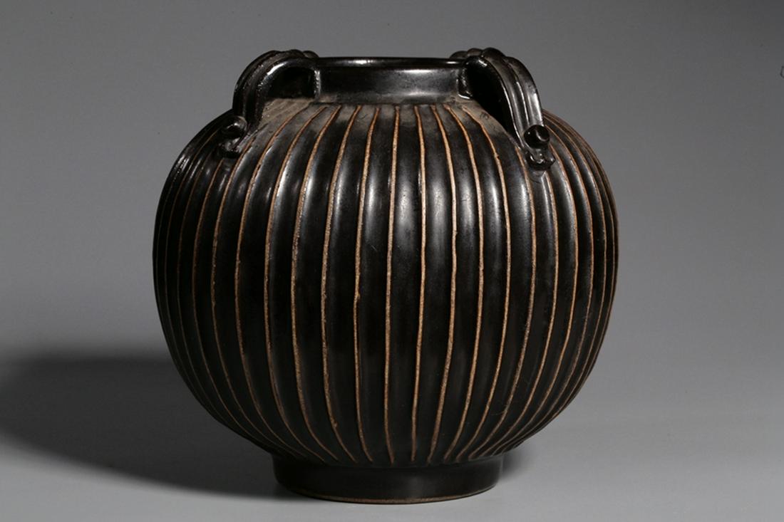 Black Glaze Hundred-Strings Four Finials Ovid Jar (1 of 9)