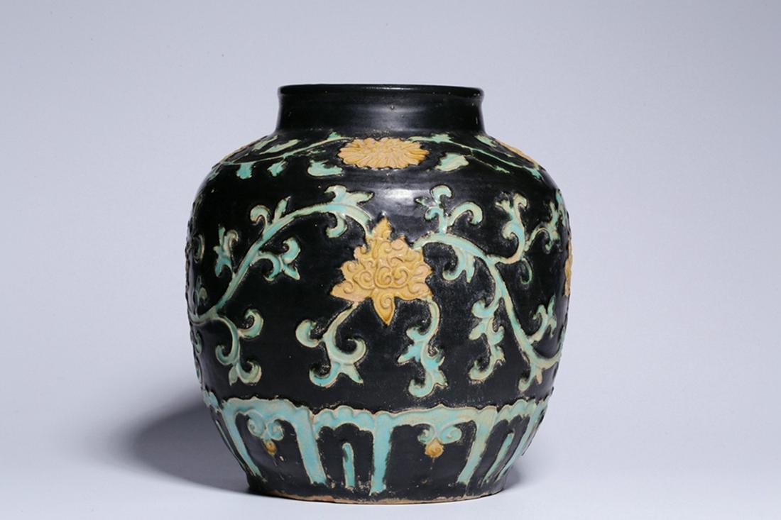 Su Sancai Interlocking Flower Jar (1 of 8)