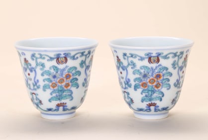 A PAIR OF DOUCAI 'CHRYSANTHEMUM' CUPS
