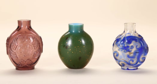 A SET OF SNUFF BOTTLES
