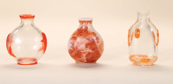 A SET OF SNUFF BOTTLES