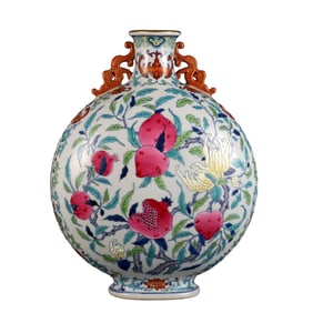 A DOUCAI 'THREE ABUNDANCES' VASE WITH GLASS DRAGON HANDLES