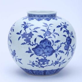 A BLUE AND WHITE 'FLOWER AND FRUIT' POMEGRANATE VASE