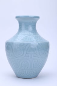 A SKY-BLUE-GLAZED 'INCISED BEAST' VASE