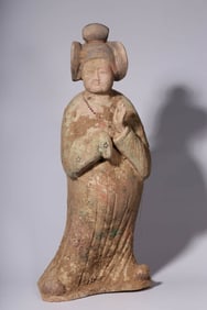 A PAINTED POTTERY FIGURE OF A COURT LADY