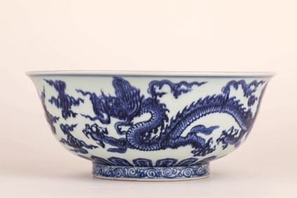 A BLUE AND WHITE 'EXTERIOR DRAGON AND INTERIOR SCROLLING FLORAL' LARGE BOWL