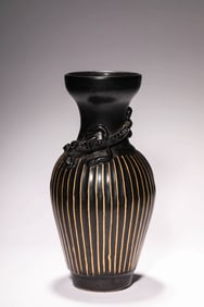 A CIZHOU WARE APPLIED 'CHILONG' GARLIC-MOUTH VASE