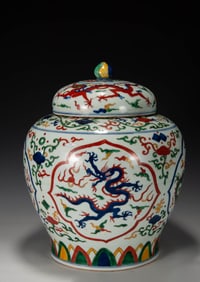 A BLUE AND WHITE AND WUCAI 'DRAGON' LIDDED JAR