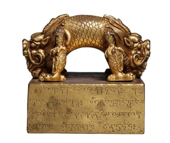 A GILT-BRONZE SEAL WITH 'INTERTWINED DRAGON' KNOP