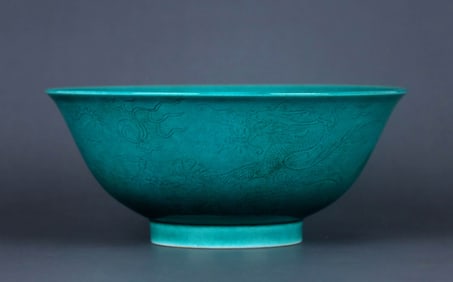 A PEACOCK-GREEN 'INCISED DRAGON' BOWL
