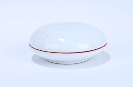 A WHITE-GLAZED SEAL PASTE BOX