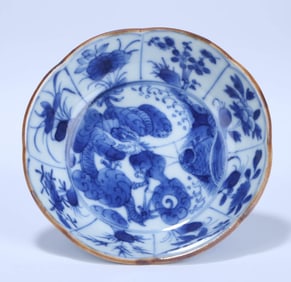 A BLUE AND WHITE 'FISH AND DRAGON' FOLIATE RIM DISH