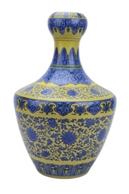 A YELLOW-GROUND BLUE AND WHITE 'SCROLLING FLORAL' VASE