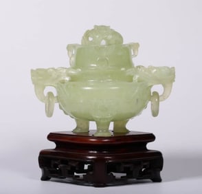 AN XIUYU JADE BEAST-HANDLED INCENSE BURNER