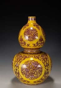 A YELLOW-GROUND AND COPPER-RED 'DRAGON' GOURD VASE