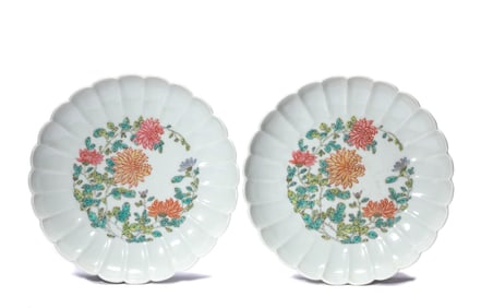 A FAMILLE ROSE 'FLORAL' CHRYSANTHEMUM-LOBED DISH