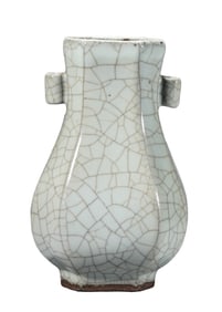 A GUAN-TYPE VASE