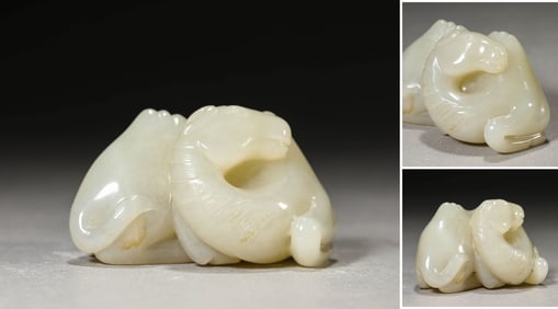 A JADE CAMEL