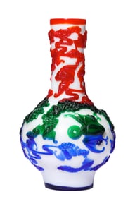 A GLASS CARVED 'BAT' LONG-NECK VASE