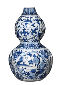 A BLUE AND WHITE 'EIGHT TREASURES, FLOWERS AND BIRDS'  GOURD SHAPED VASE