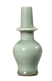 A LONGQUAN CELADON VASE