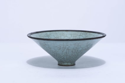 A GUAN-TYPE GLAZED CONICAL TEA BOWL